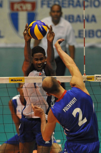 Los volibolistas cubanos se enfrentarán a Brasil en el primer partido de la Copa de Campeones