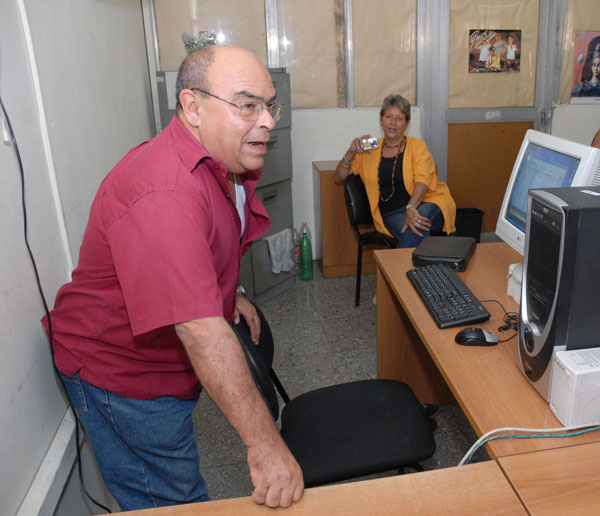 Ciro Bianchi en la Redacción Digital de Juventud Rebelde