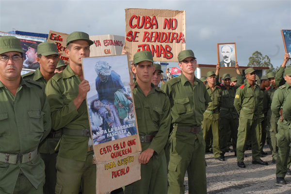 Universitarios granmenses y combatientes de la DAAFAR