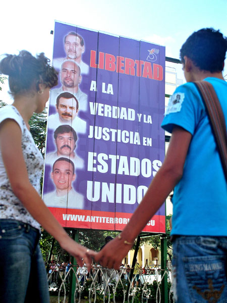 Cinco héroes prisioneros del imperio