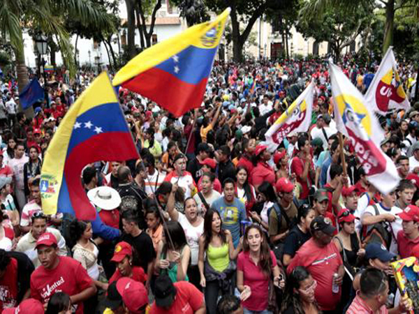 Encabezó Hugo Chávez Día de la Juventud Venezolana