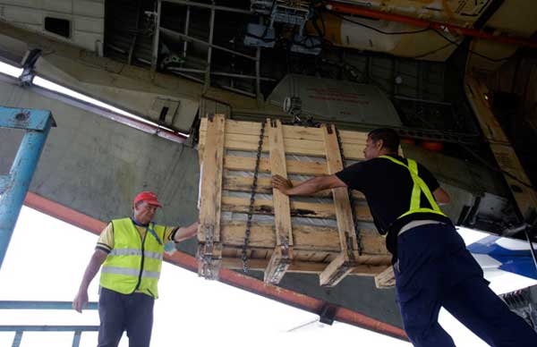 Llega a Cuba avión ruso con ayuda humanitaria