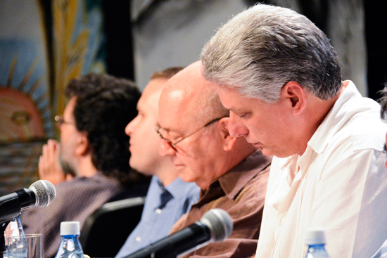 Intercambia MIguel Díaz-Canel con intelectuales cubanos