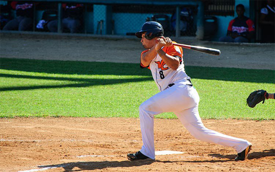 Javier Fuste, con dos impulsadas y dos anotadas, participó en todas las carreras de su equipo. Foto: Carolina Vilches