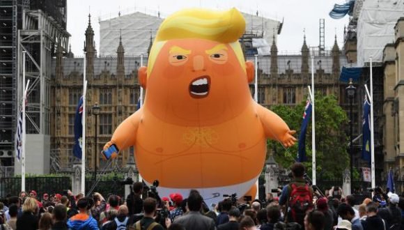 Muñeco inflable de seis metros denominado «Baby Trump»