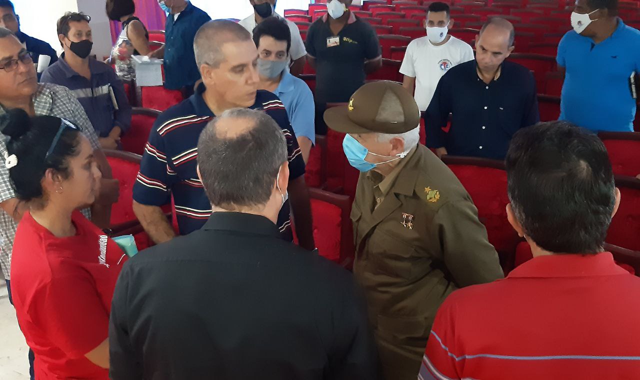 Ramiro Valdés visita termoeléctrica de Nuevitas