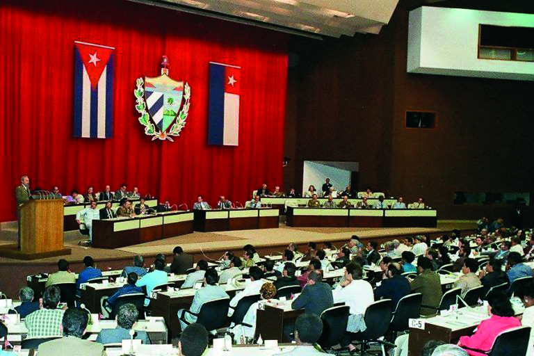 Pronuncia discurso en la clausura en la Sesión de Constitución en su IV legislatura. 