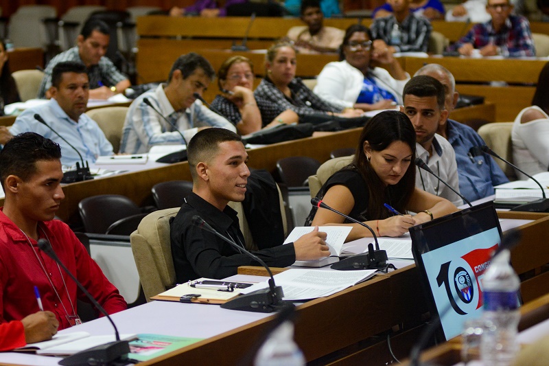 Los debates realizados en las comisiones del 10mo. Congreso