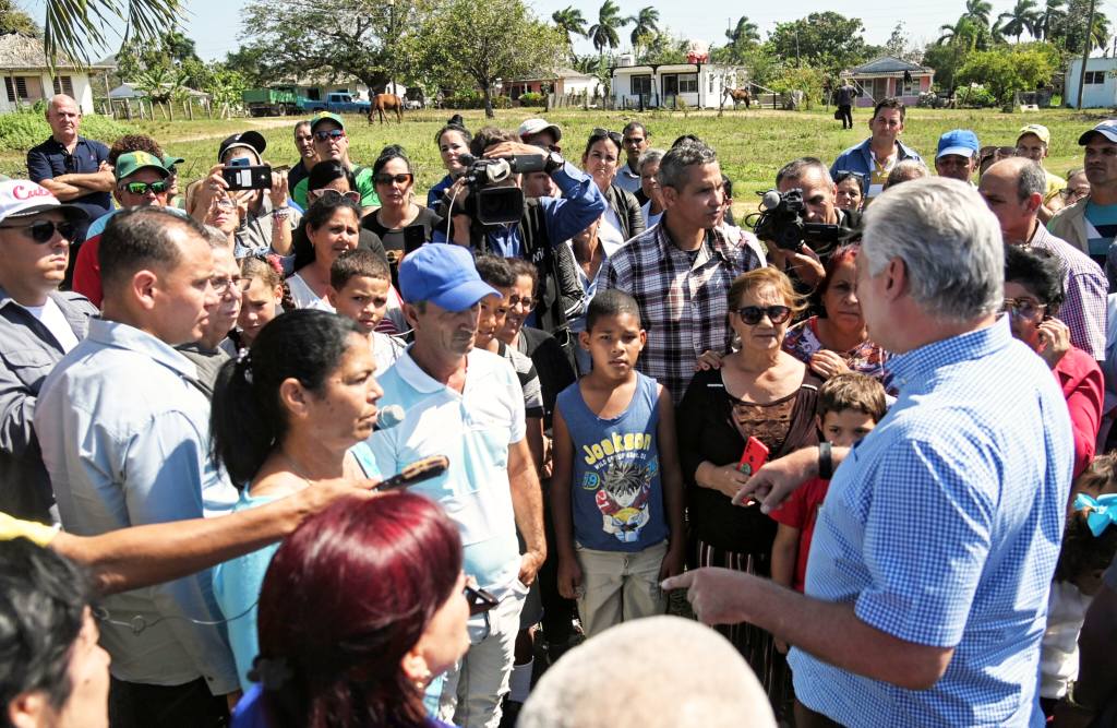  Presidente cubano visita municipios de Pinar del Río