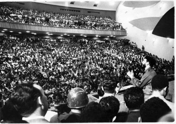 Fidel Castro habla en el aula magna de la Universidad de Venezuela