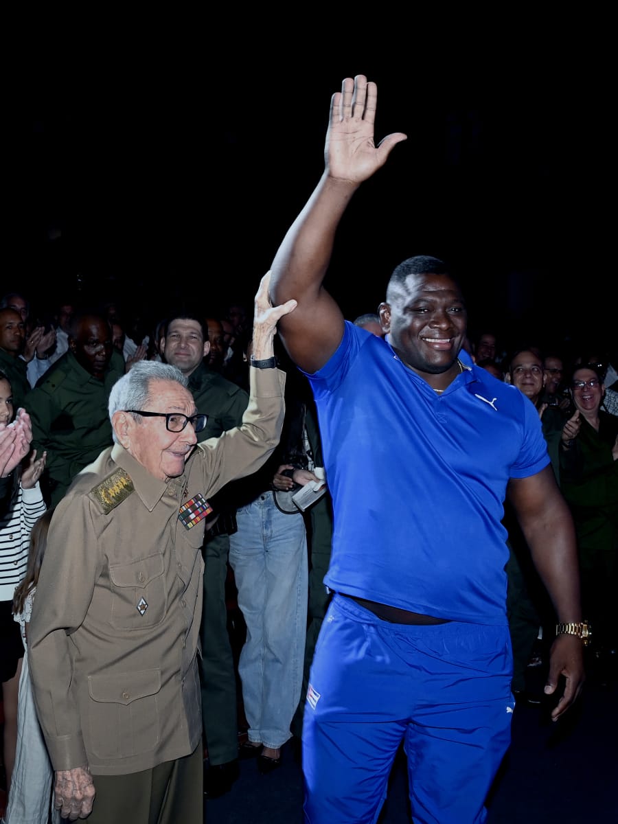 Homenaje a Raúl Castro