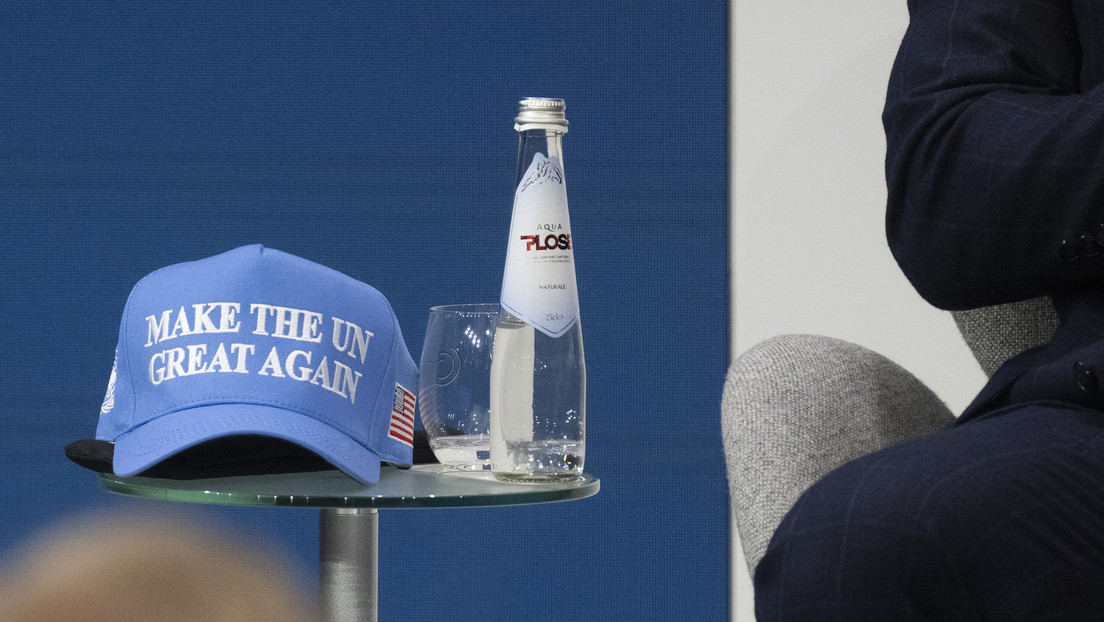 El embajador de Estados Unidos ante el organismo, Mike Waltz, mostró una gorra azul con la leyenda: 'Hagamos la ONU grande otra vez'