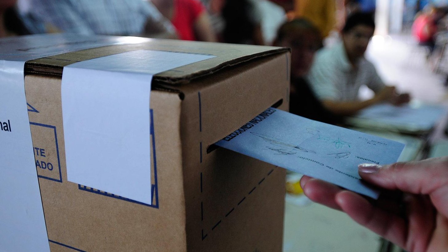 Proceso de votación popular en legislativas argentinas