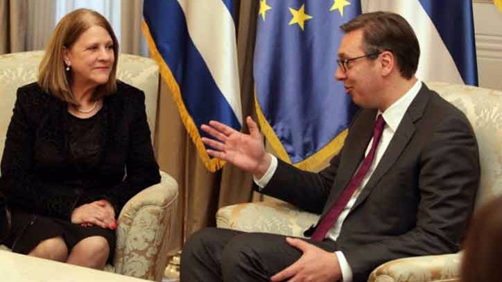 Aleksander Vucic y Mayra Ruiz García