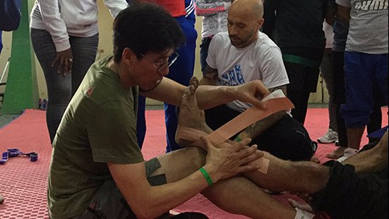 Park Ju Sik y Philippe Pinerd durante el entrenamiento en La Habana.