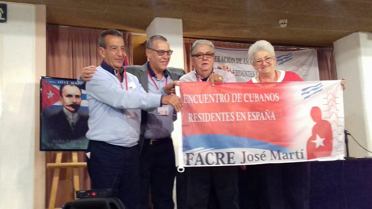 Los participantes en la reunión rindieron tributo a Fidel Castro y al prócer de la independencia José Martí, en el aniversario 123 de su caída en combate