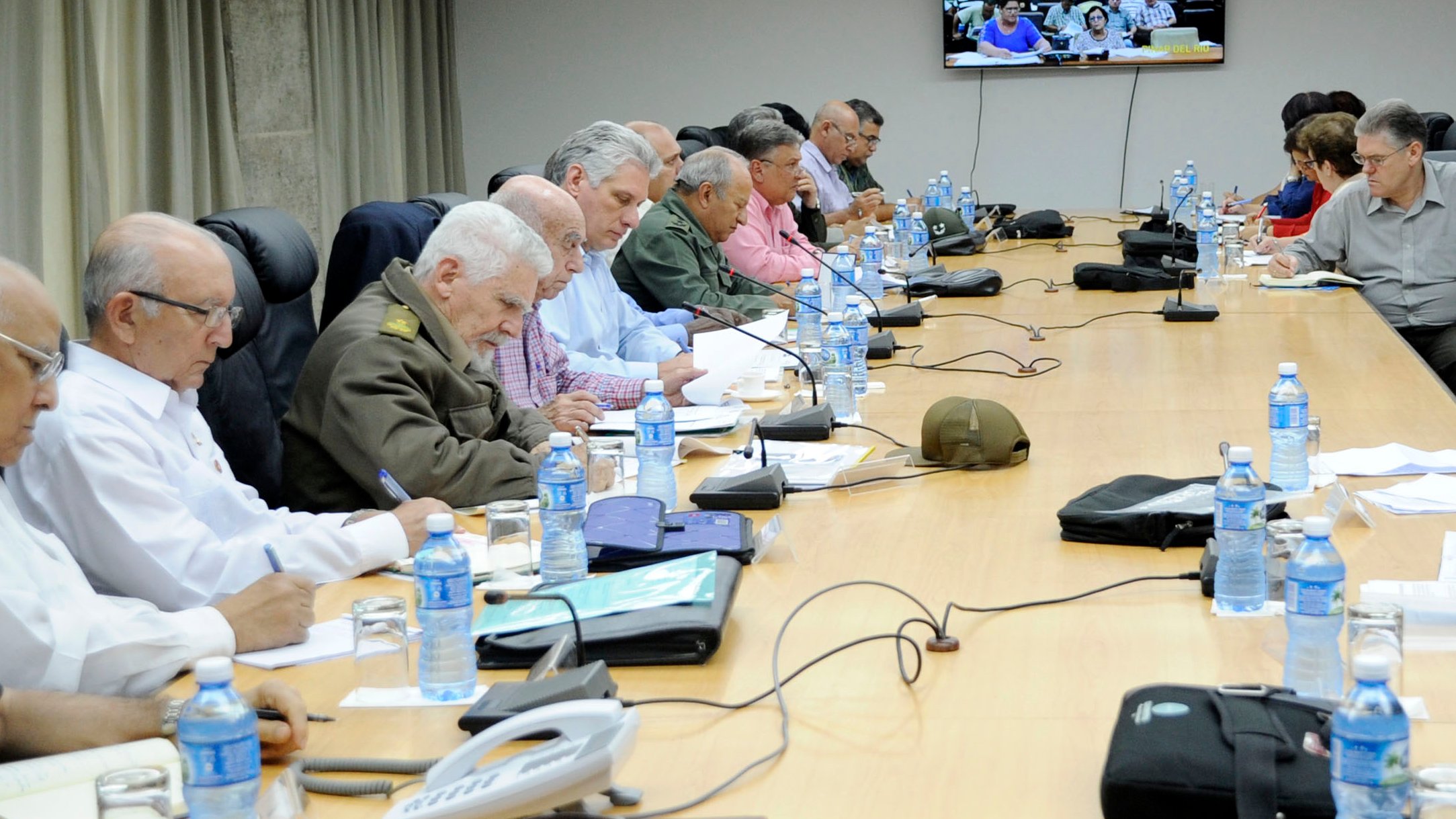En la reunión con las autoridades de las provincias afectadas por las intensas lluvias participaron varios ministros del país.