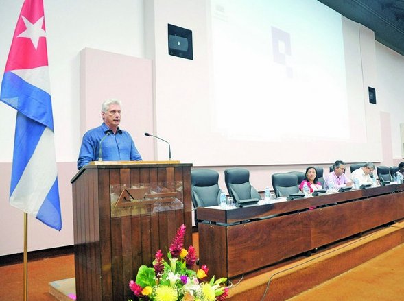 El Presidente de los Consejos de Estado y de Ministros, Miguel Díaz-Canel Bermúdez