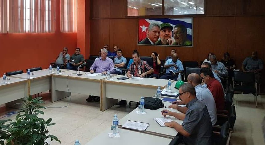 Presidente cubano Miguel Díaz-Canel Bermúdez realiza un recorrido por la Central Termoeléctrica Ernesto Guevara de la Serna