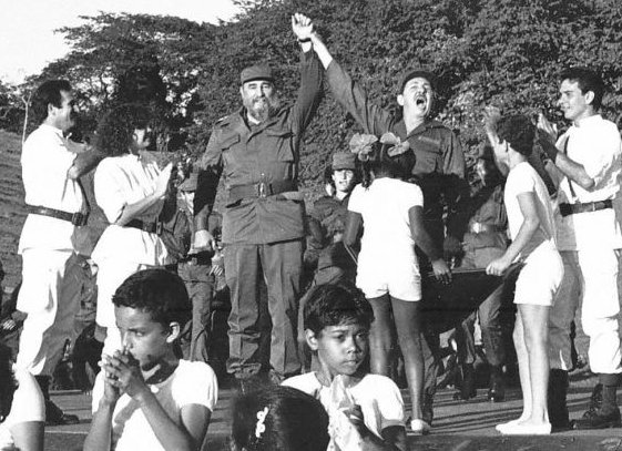 Fidel y Raúl en Cinco Palmas, durante la celebración del aniversario 30 del histórico rencuentro de los combatientes con su jefe.