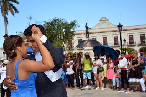 El apego al danzón se inculca desde edades tempranas.