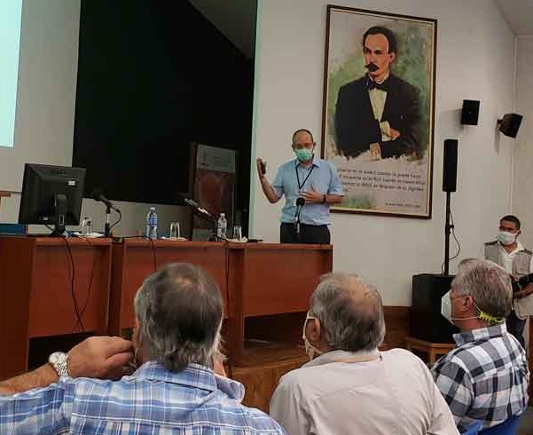 Díaz-Canel visita centros científicos de La Habana