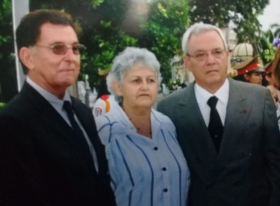 Emilia Teurbe, Ernesto Martínez, Clara Enma y Eusebio Leal