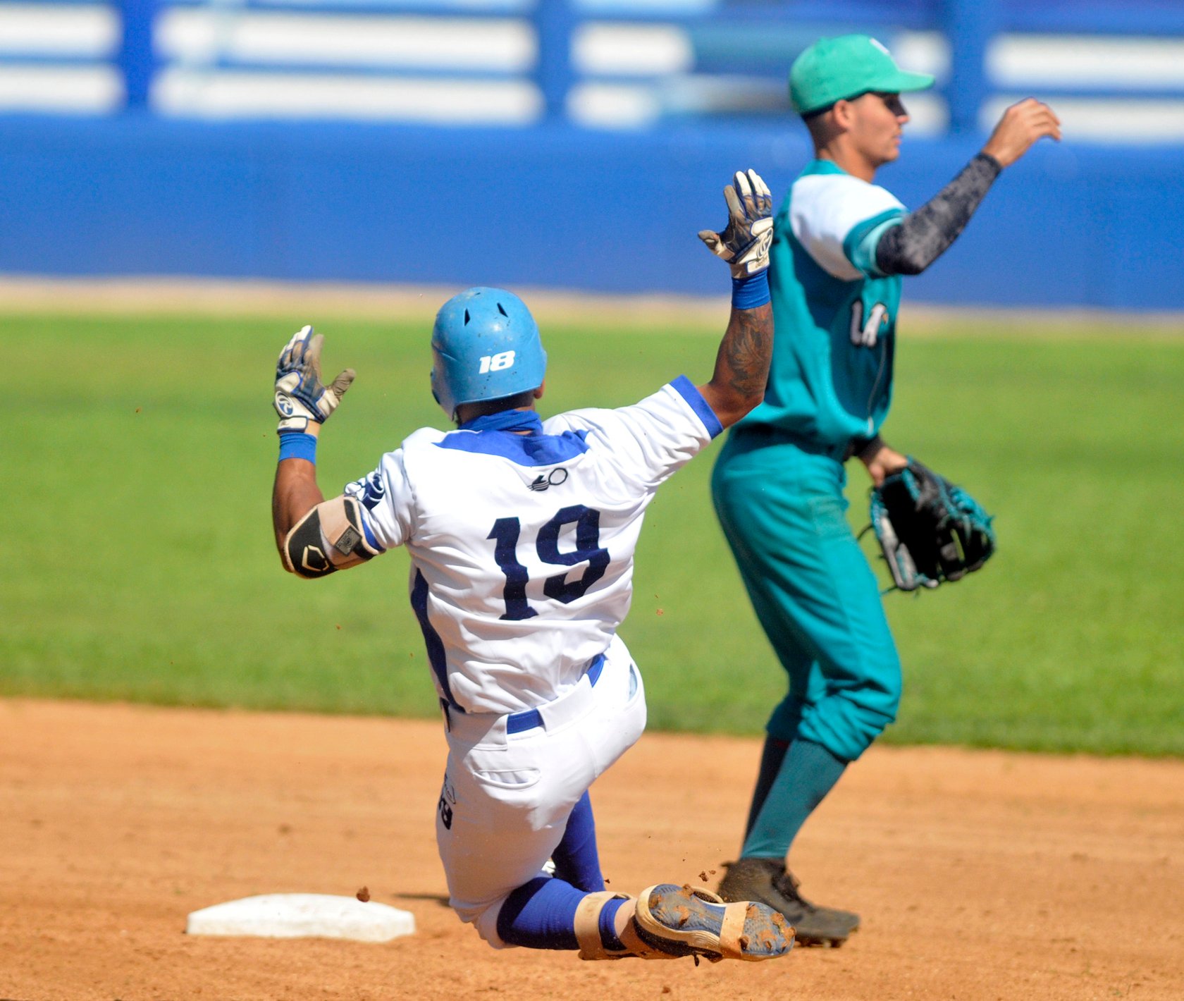 Industriales vs Piratas