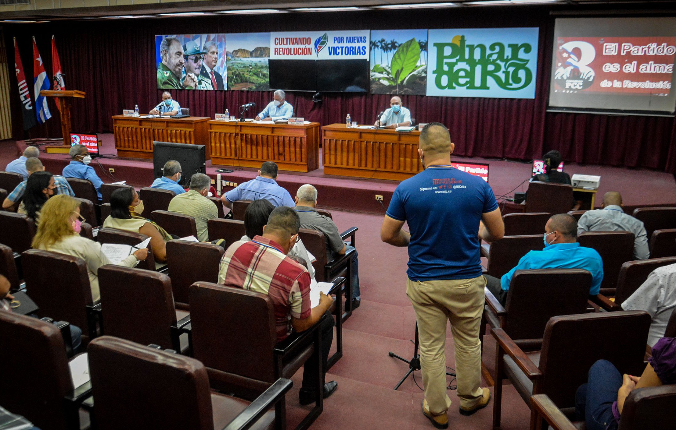 Miguel Díaz-Canel Bermúdez dialoga con secretarios de Partido en la provincia de Pinar del Río