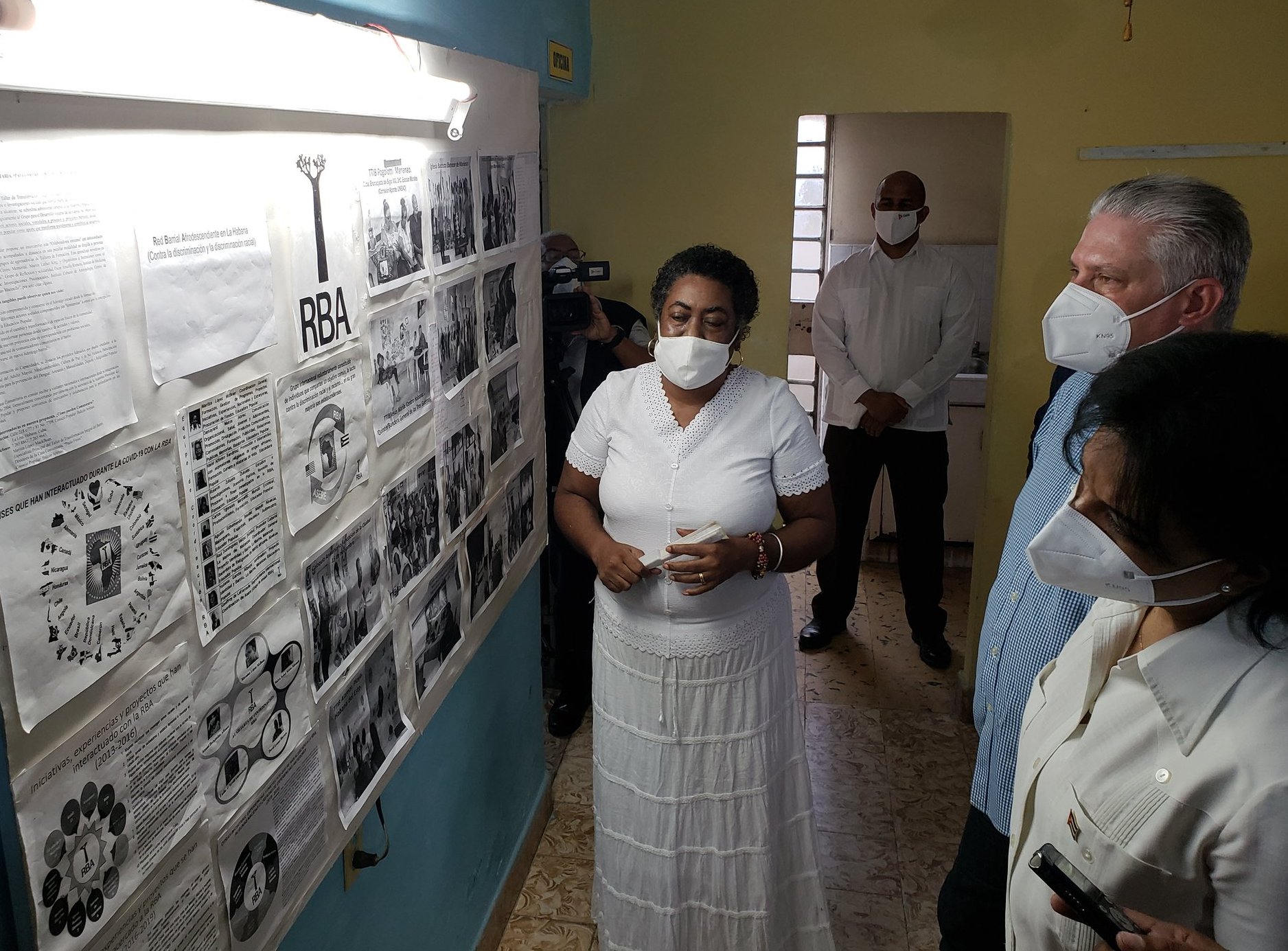 Díaz-Canel visita la Red Barrial Afrodescendiente