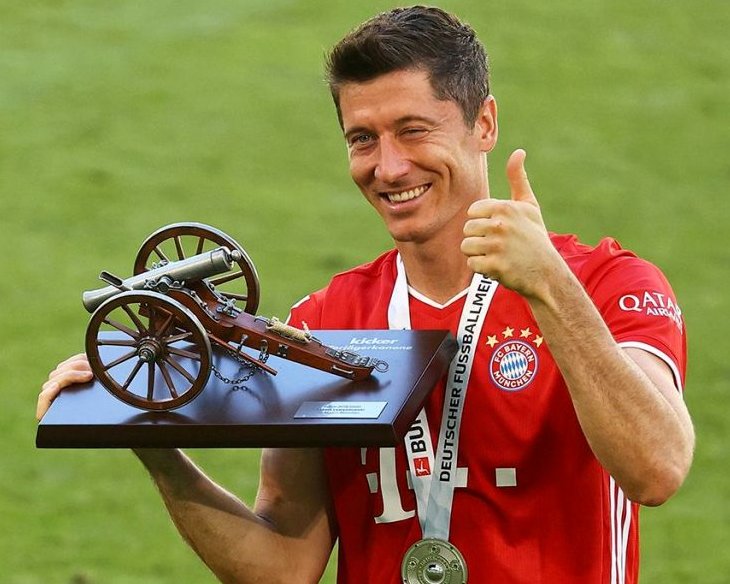 Robert Lewandoski logró su primera Bota de Oro