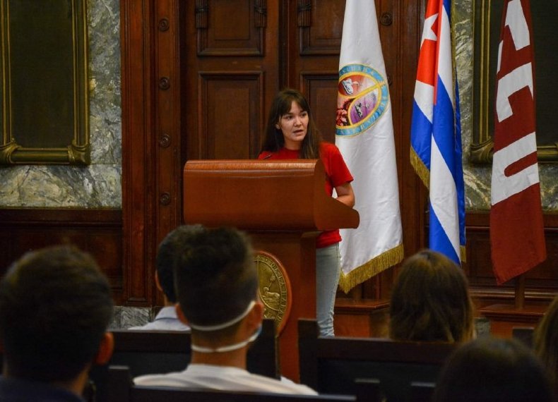 Karla Rodríguez Santana, presidenta de la FEU, en el acto de celebración del Día Internacional del Estudiante, realizado en el Aula Magna de la Universidad de La Habana
