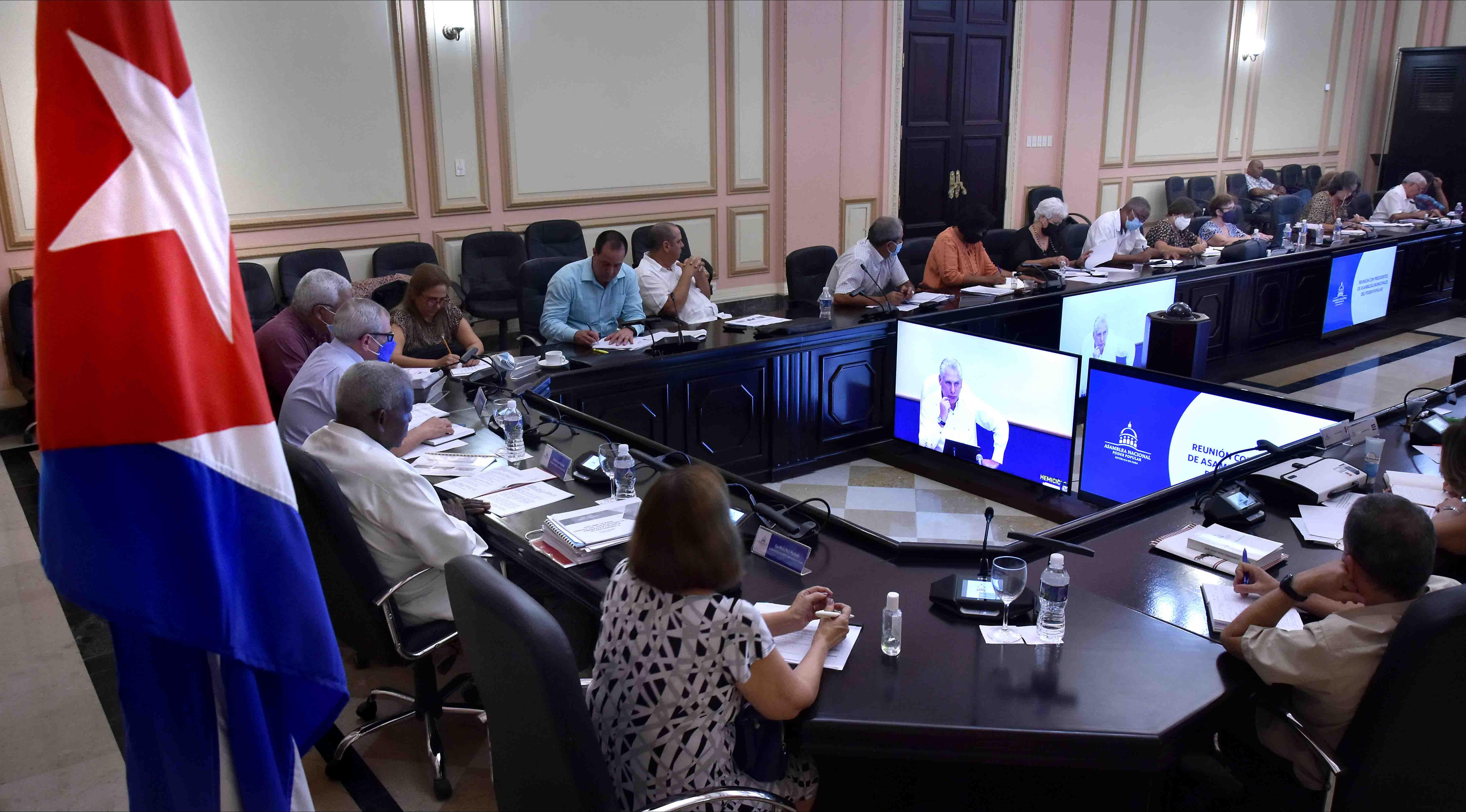 Reunión correspondiente a julio con los líderes de las asambleas municipales del Poder Popular.