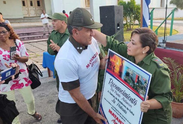 Reconocimiento de Matanzas a bomberos solidarios