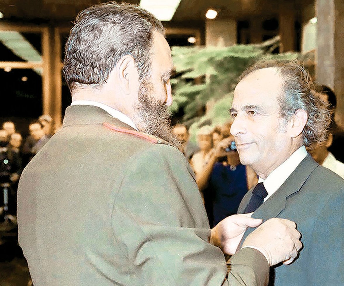 Pablo González Casanova junto a Fidel