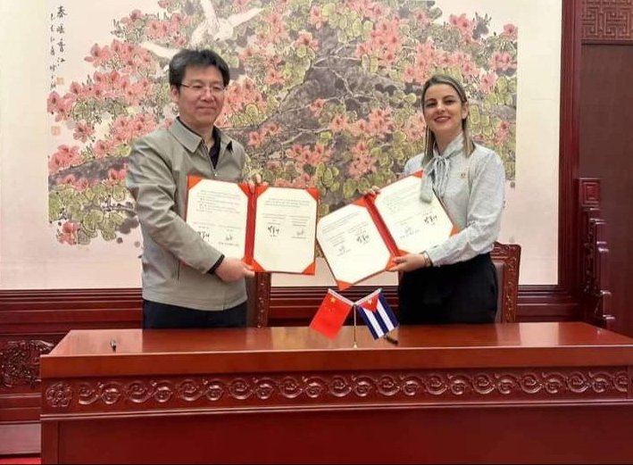 Juventudes de Cuba y China firman acuerdo de cooperación.