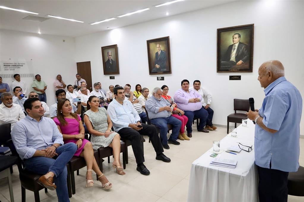 Presentación en Yucatán de Memoria Conferencia por Equilibrio del Mundo