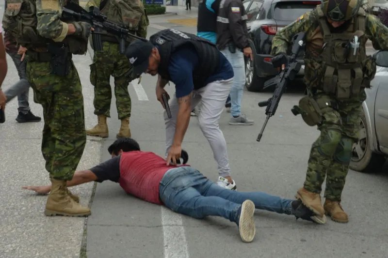 Autoridades ecuatorianas enfrentan violencia en el país