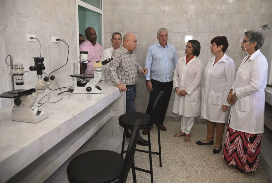 Presidente de Cuba visita Centro Provincial de Genética