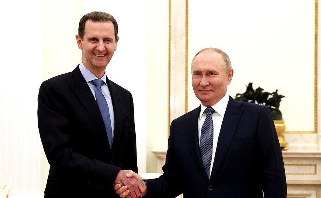 Presidente de Siria intercambia con su homólogo ruso