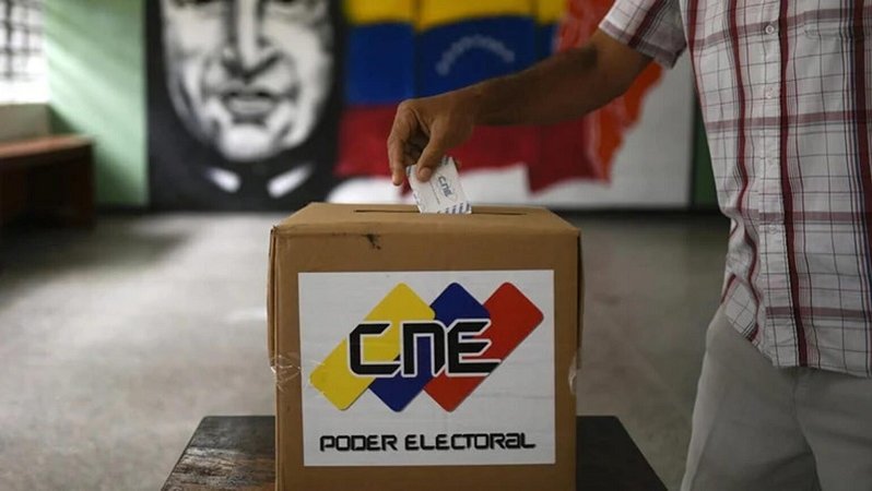 La fiabilidad y transparencia del sistema electoral venezolano.