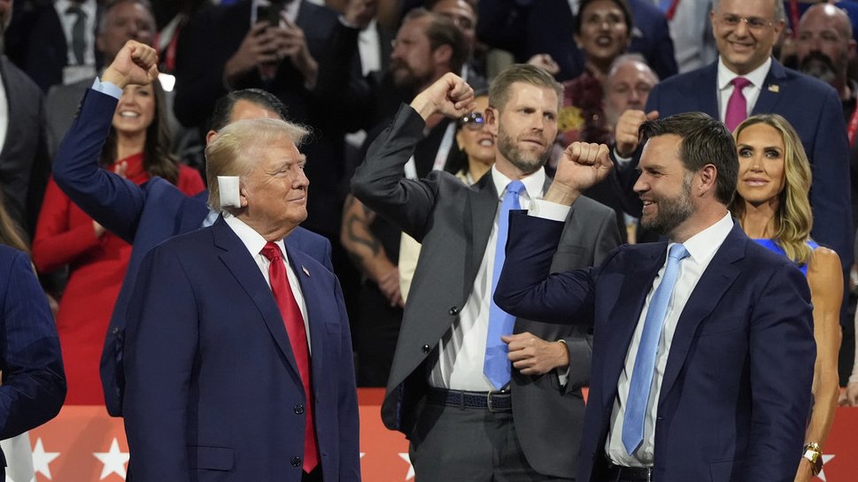 Donald Trump con su compañero de fórmula electoral JD Vance en la Convención Nacional Republicana en Milwaukee el 15 de julio de 2024