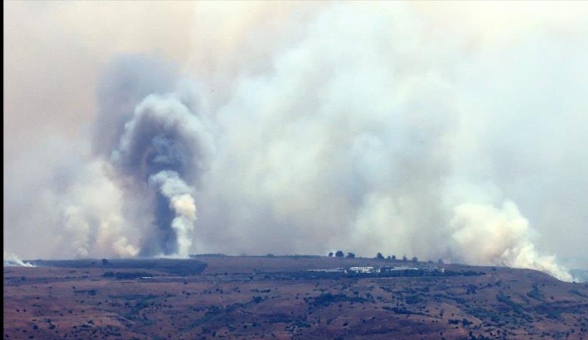 Columnas de humo se levantan en el norte de la Palestina