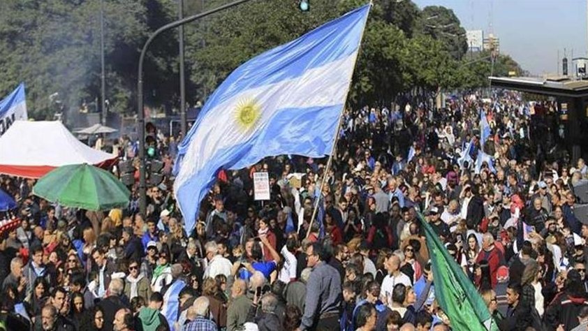 Esa ley es consecuencia directa de la gran marcha federal del 23 de abril y del enorme plan de acción gremial desplegado en el primer cuatrimestre