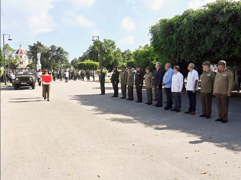 Asistieron Raúl y Díaz-Canel a la ceremonia de inhumación del  general de división Romárico Vidal Sotomayor García