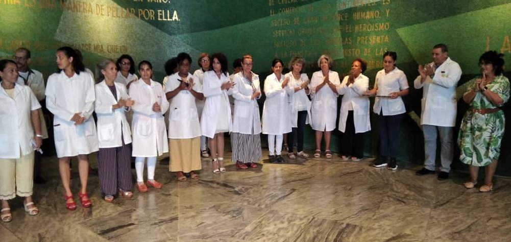 Entrega de condecoraciones por 40 aniversario de la Facultad de Ciencias Médicas