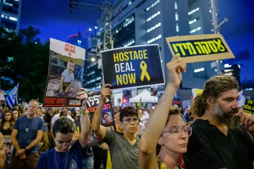 Protesta en Tel Aviv, Israel, pidiendo un acuerdo para la liberación de los rehenes