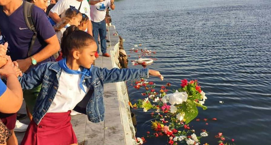 Homenaje en Isla de la Juventud al Comandante Camilo Cienfuegos.