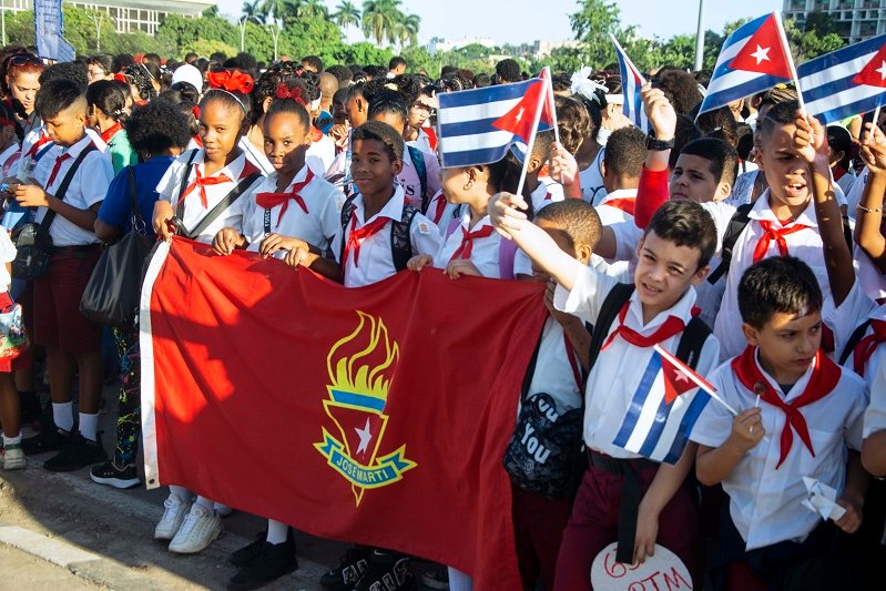 Pioneras y pioneros cubanos