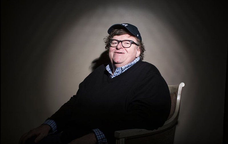 Cineasta Michael Moore pide a Biden fin del bloqueo a Cuba